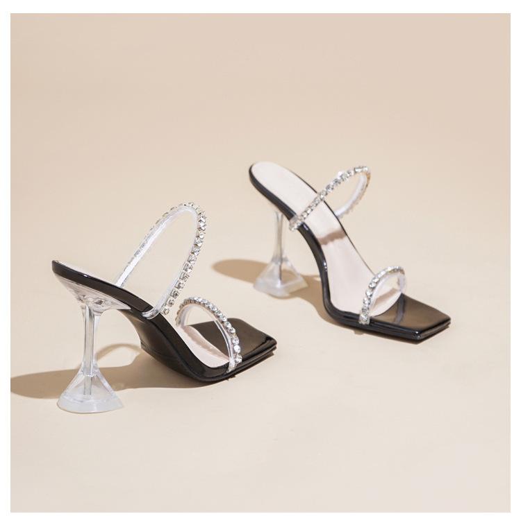 

Летом 2025 года появятся новые стильные туфли на высоком каблуке со стразами, женские прозрачные красивые серебряные туфли на высоком каблуке 42