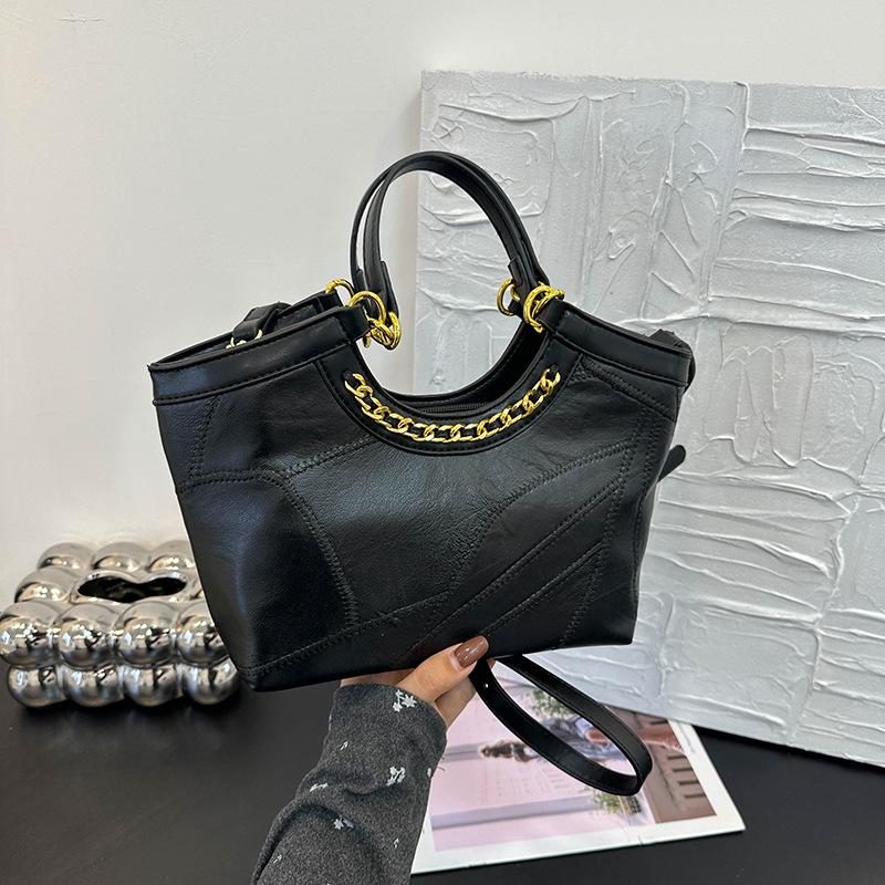 

Simple and fashionable messenger bag women s 2025 autumn new trend shoulder underarm bag large capacity popular bucket bag чёрный