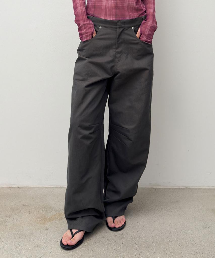 Daiaegeuneol Curved Sturdy Trousers (Dark Grey)