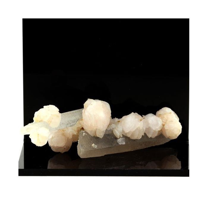 Pierres et Minéraux. Mangano Calcite + Quartz. 317.0 ct. Inner Mongolia, Chine.