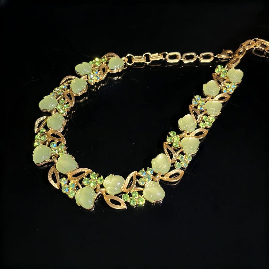 Vintage Fresh And Delicate Colored Diamond Leaf Hollow Ear Clip Set Three-Dimensional Design Green Necklace