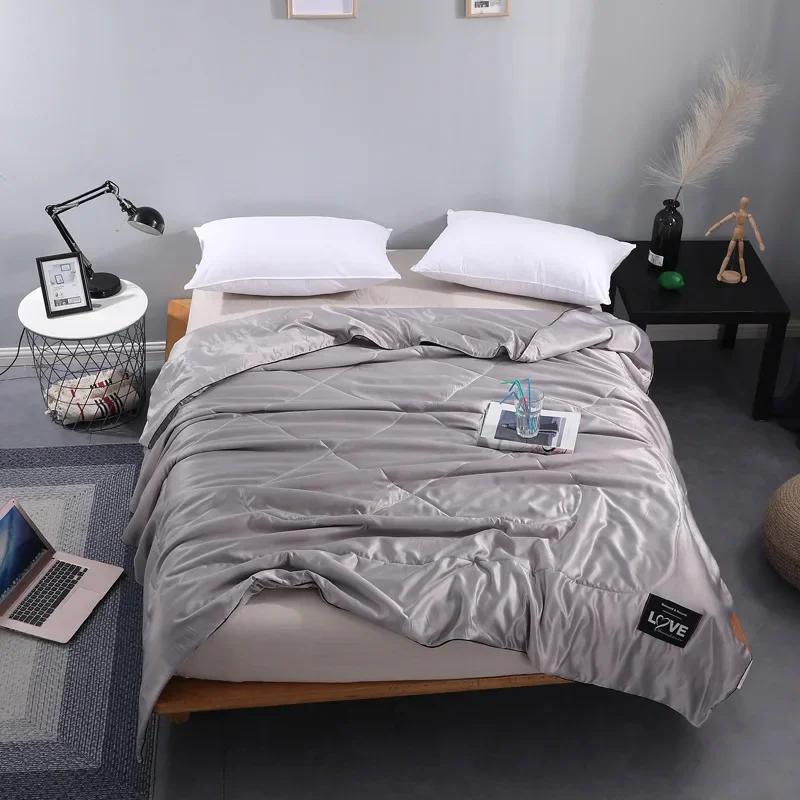 Luxury Emulation Silk Quilted Quilt Queen High End Spring Summer Satin Quilts Mechanical Wash Soft Comfortable Thin Comforter