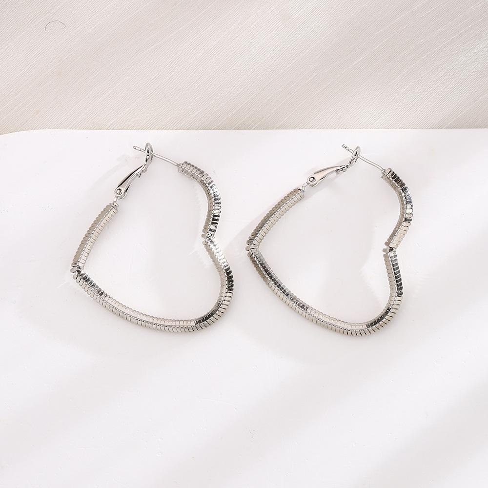 Hollow Love Big Earrings Fashion Commuter Wind Plain Ring Ear Buckle Cross-Border Manufacturers Wholesale Fold Twist Line Heart Earrings