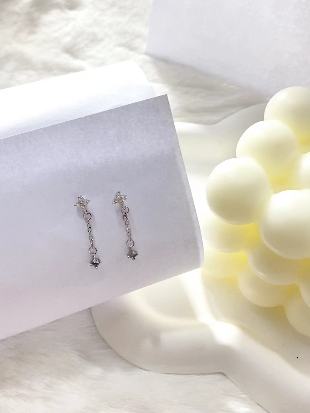 Super flash zircon lucky grass fringed earrings small fresh and elegant girlish temperament diamond-encrusted four-leaf flower stud earrings long