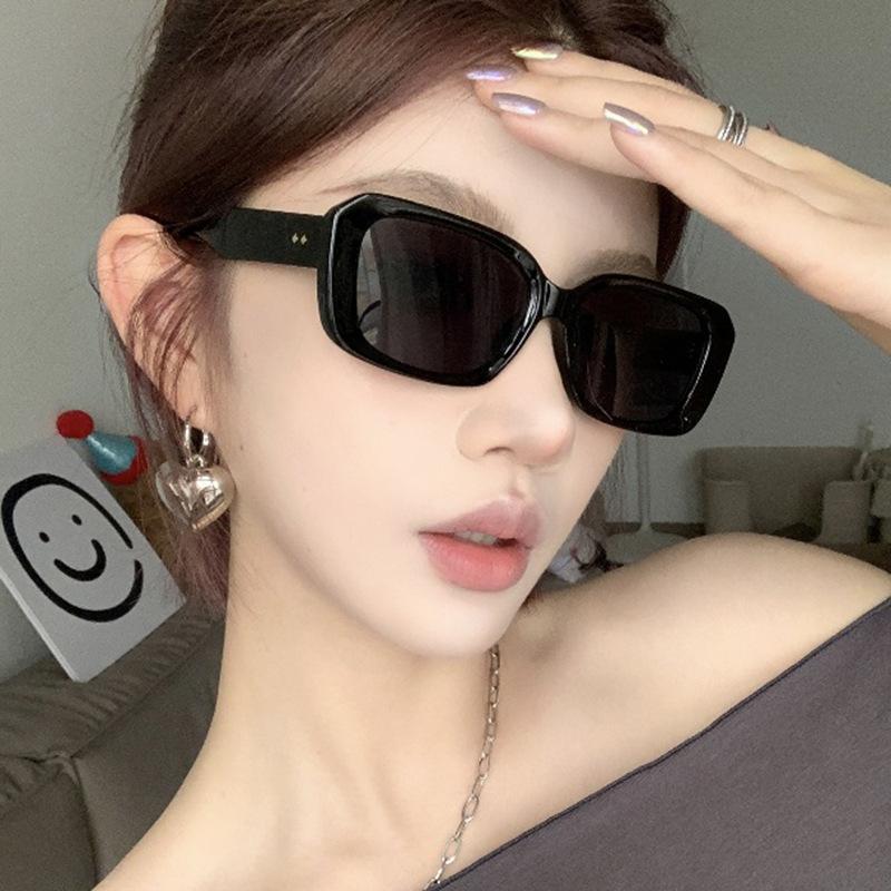 Square sunglasses new fashionable and versatile UV protection street photography sunglasses feel slimming sunglasses
