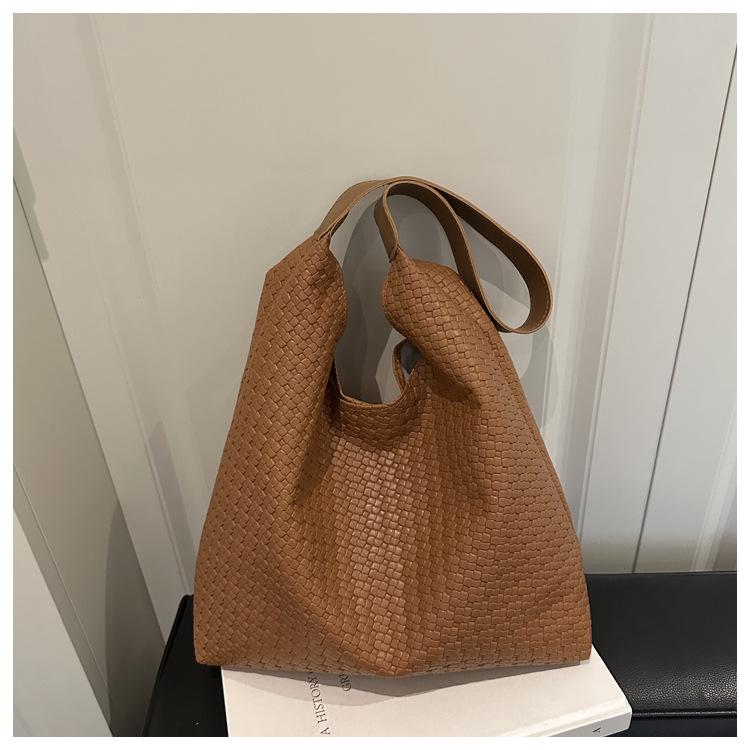 

2025 Retro Fashion Single Shoulder Tote Bag: Stylish, Solid Color with Large Capacity for Women As shown коричневий
