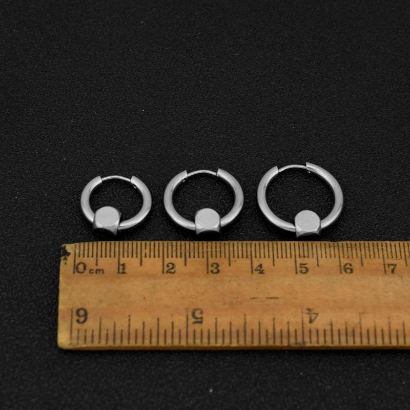 Neutral and simple wind titanium steel earrings, versatile small earrings for male and female couples, stainless steel round bead earrings earclips