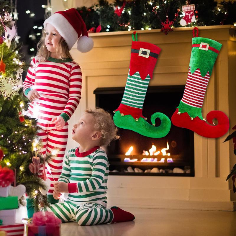Neue Weihnachtsdekorationen Weihnachtsstrümpfe mit Glöckchen und Elfensocken plus Buchstaben Weihnachtsbaumanhänger Geschenke