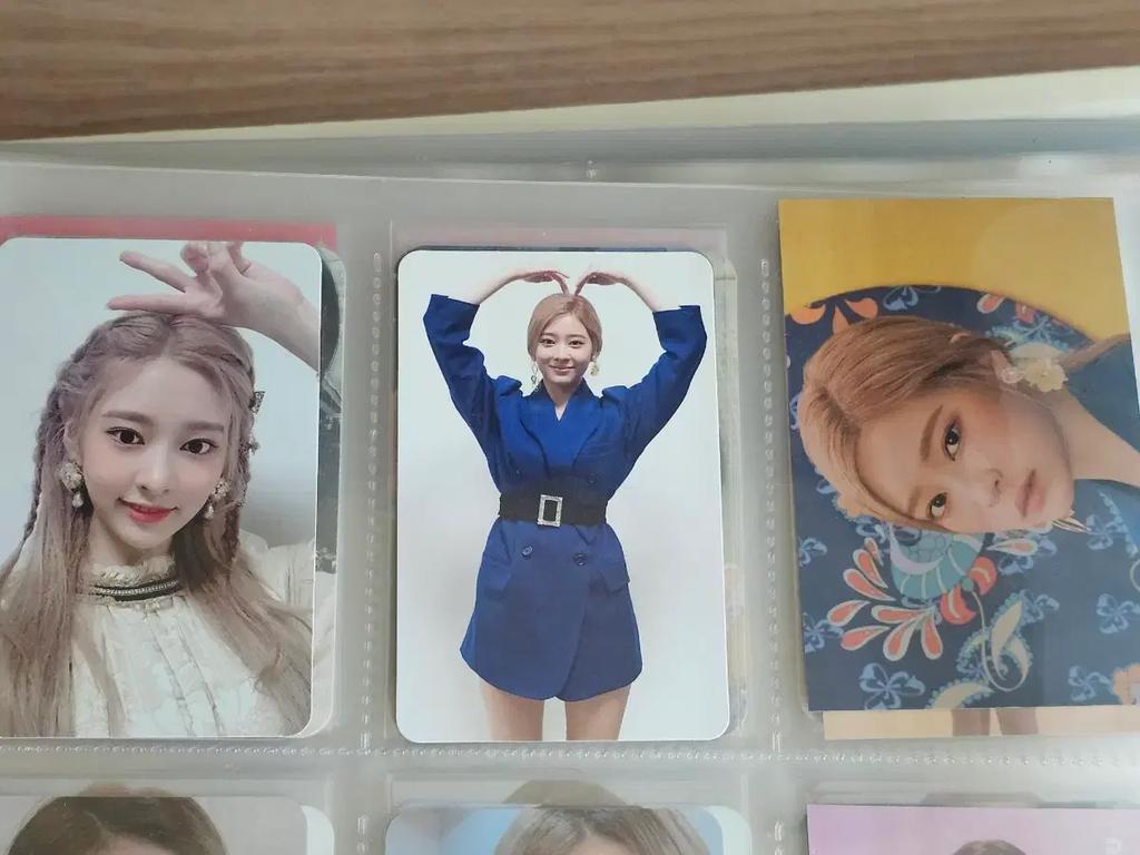 Kim Minju Bloom Eyes Photocard Used