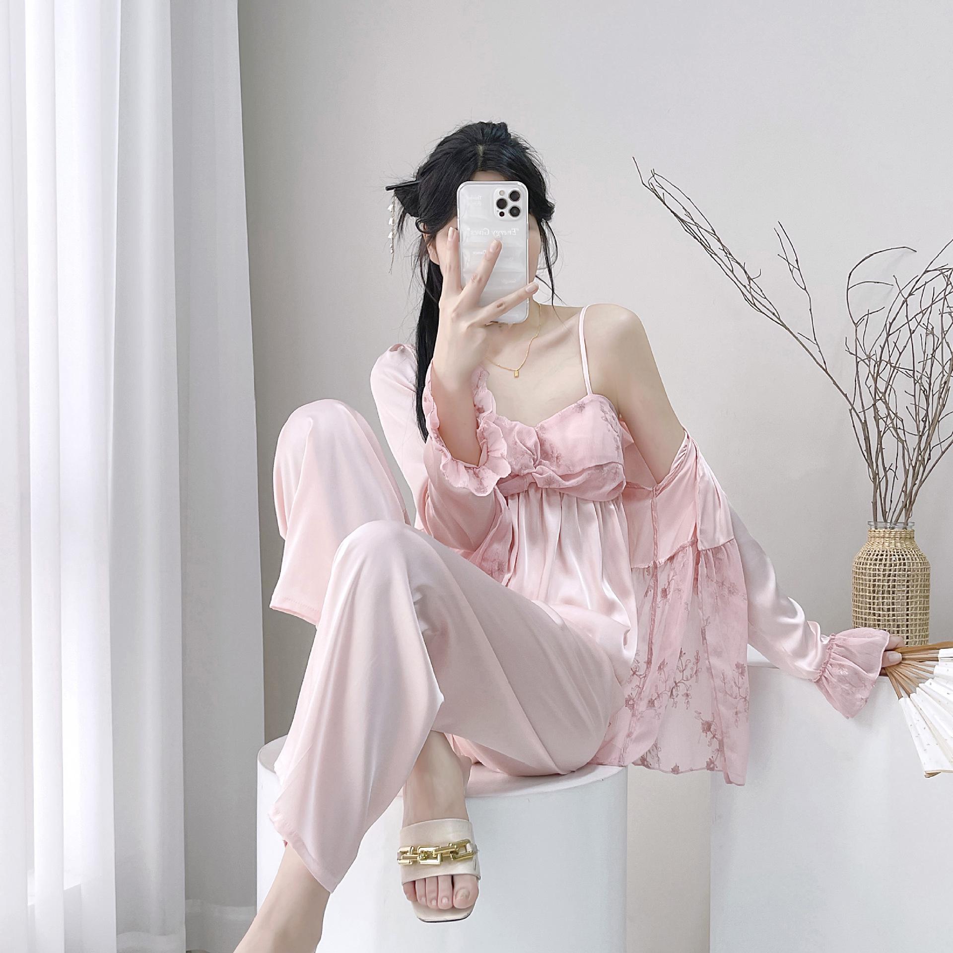 

2025 Women s Lace Ice Silk Pajamas Three-Piece Set - Princess Style Long Sleeve & Pants for Home or Outdoor Wear Large розовый