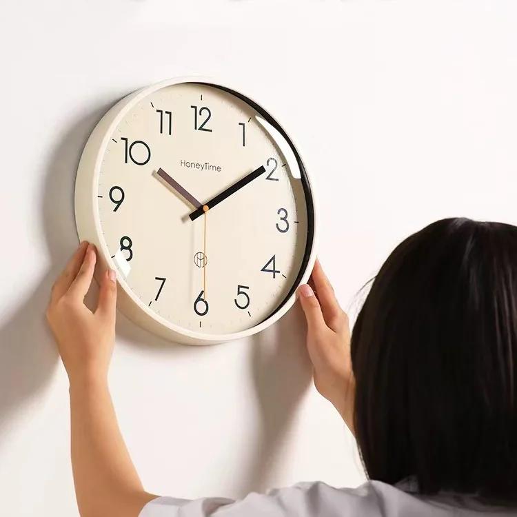 Classic Living Room Portable Clock Hanging Clock Wall Mounted Ultra Quiet Quartz Clock Practical Home Decoration Bedroom