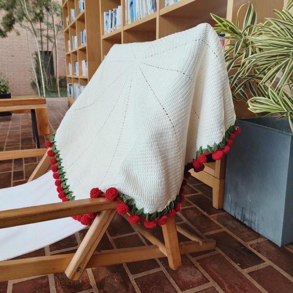 Hand-Knitted Tulip Floral Rose Sofa Throw Blanket
