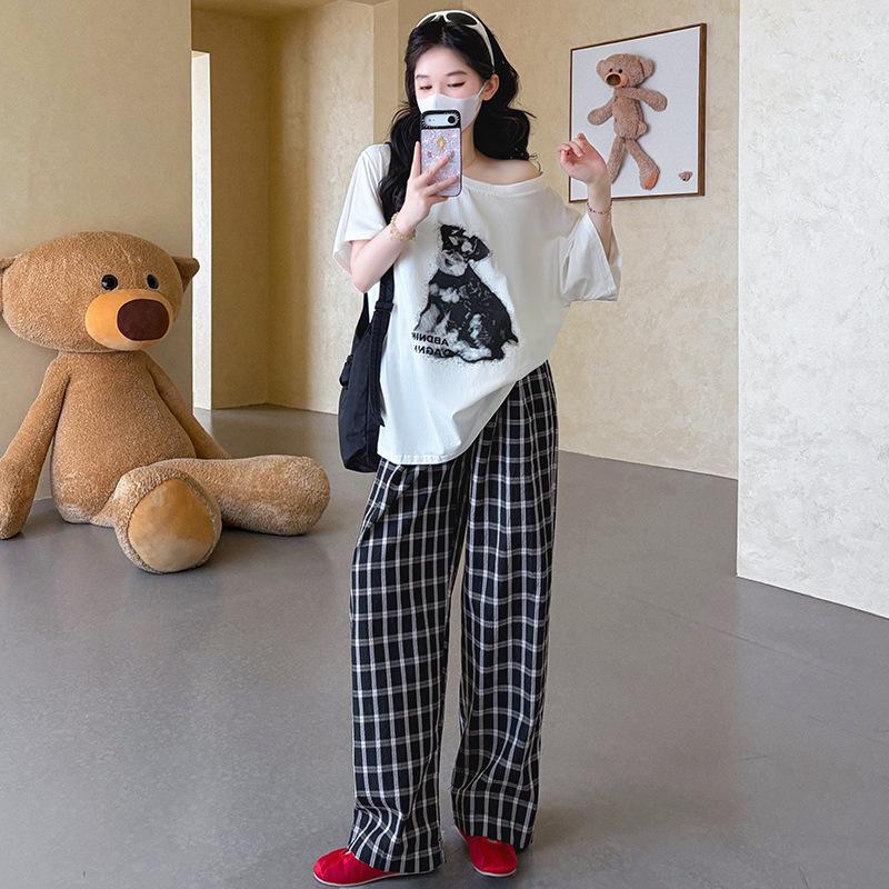 2026 Summer Maternity Set: Loose One-Shoulder Cotton Tee + Plaid Pants