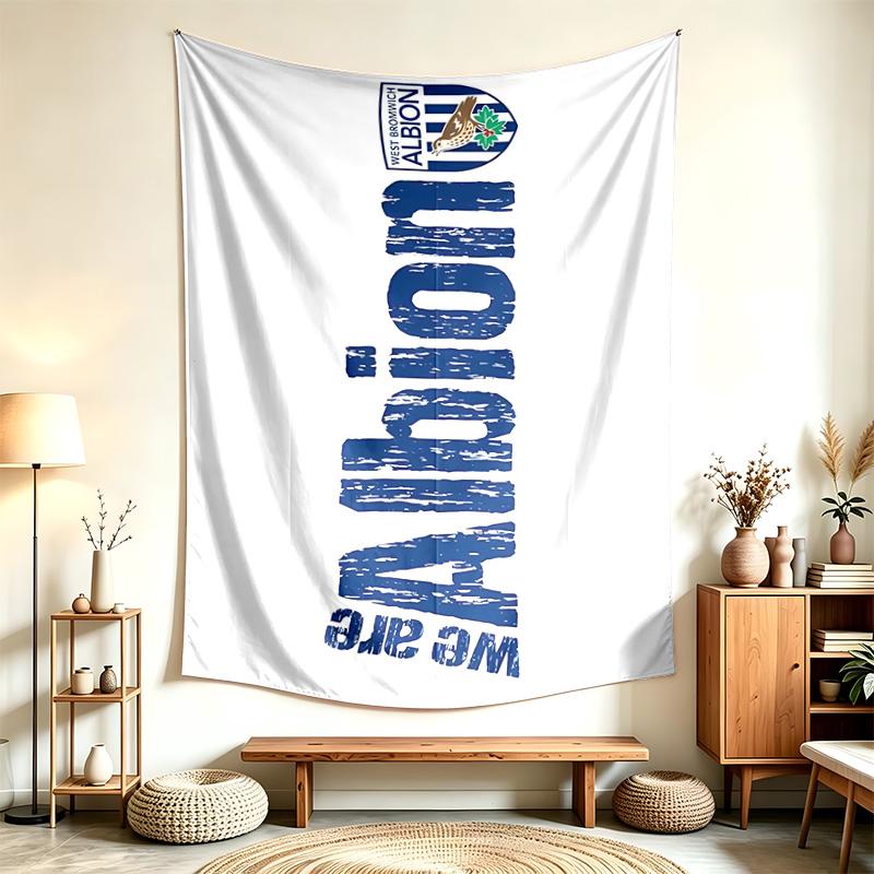 West Bromwich Albion FC (5) Tapisserie Adaptée Pour Décorer Les Maisons Les Dortoirs Et Les Chambres Douce Au Toucher Et Un Cadeau Parfait Pour Les Amis Et La Famille