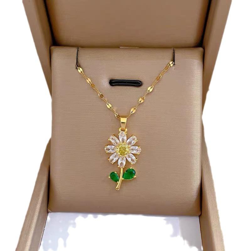 Copper micro-inlaid zircon explosions green leaf sunflower pendant necklace temperament light luxury niche design sense pendant.