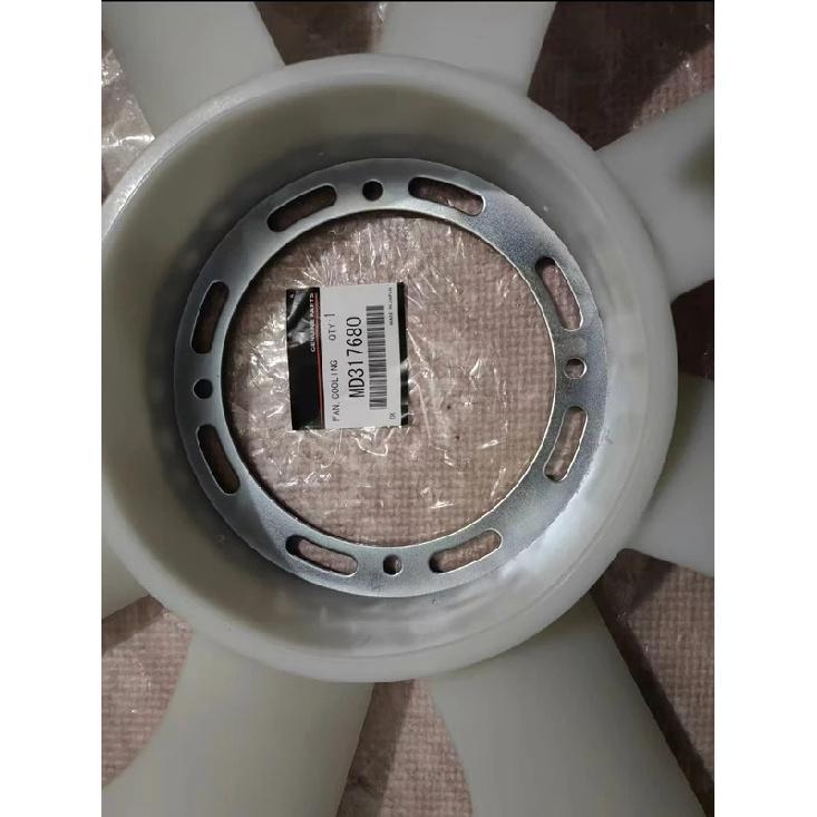 Cooling Fan MD317680 For Mitsubishi Montero 1997-1999