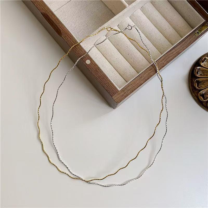 Třpytivý náhrdelník s vlnou květin: Retro korejský styl, módní, jednoduchý a všestranný, trendy INS styl, lehký luxusní řetízek na klíční kost.