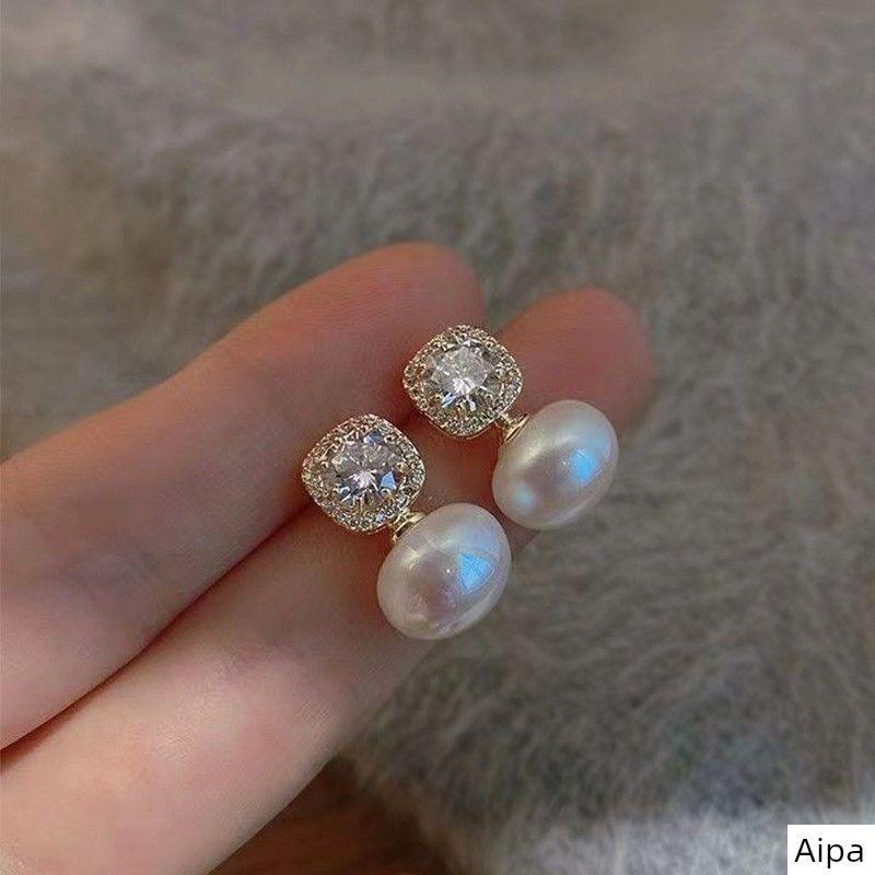 Ktlt/French style Retro Pearl Stud Earrings Women Light Luxury Niche Design High Sense Earrings Temperament Internet Celebrity Earrings Fashion