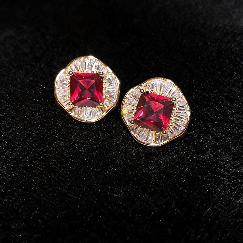 Palace Style Shiny Cubic Zirconia Square Stud Earrings - Silver Luxury Design for Women