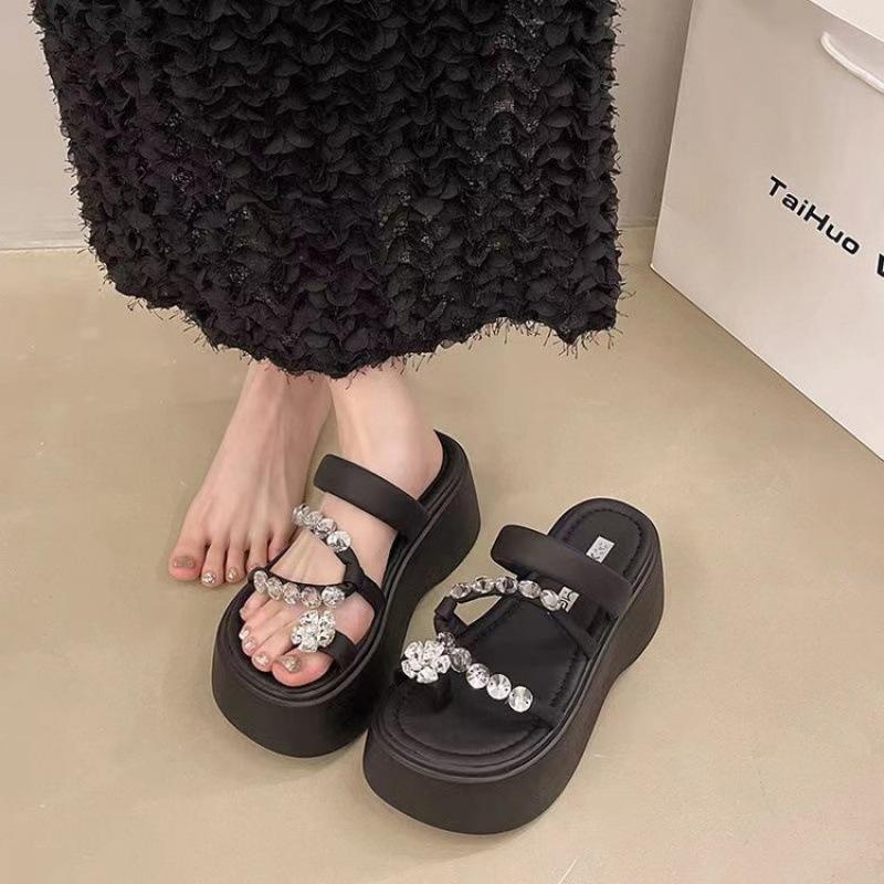 

Small muffin beach cool slippers outer wear 2025 new fashion rhinestone heightening high-end thick-soled slippers women 35 чёрный
