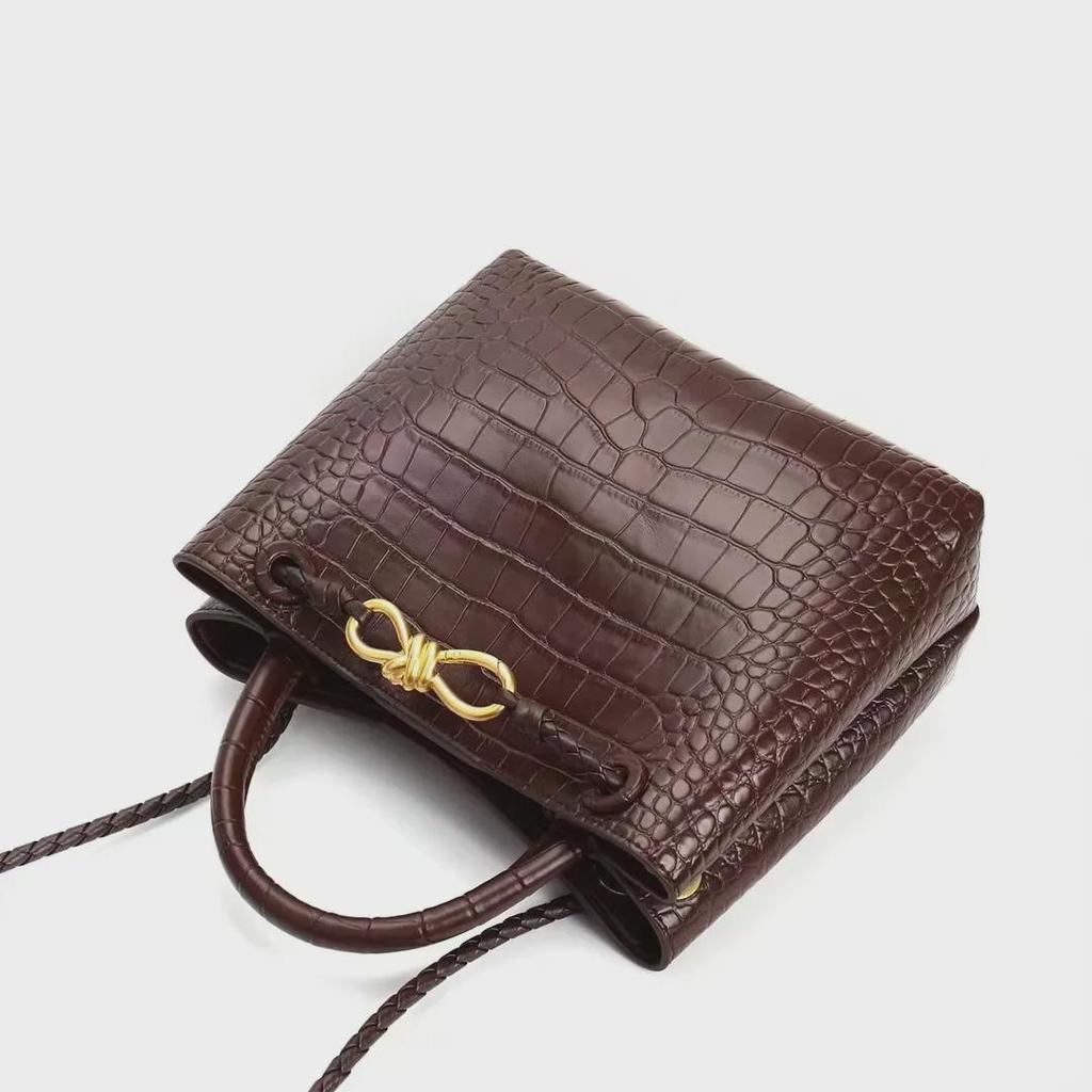 Premium Cowhide Shoulder Bag - 2024 Large Crocodile Pattern Handbag, Versatile Women's Tote