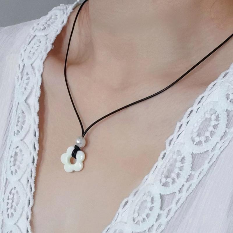 Sweet Cool Pearl Flower Pendant Necklace Fashion Summer Choker Wax Rope Lace up Collar Necklace Statement Jewelry