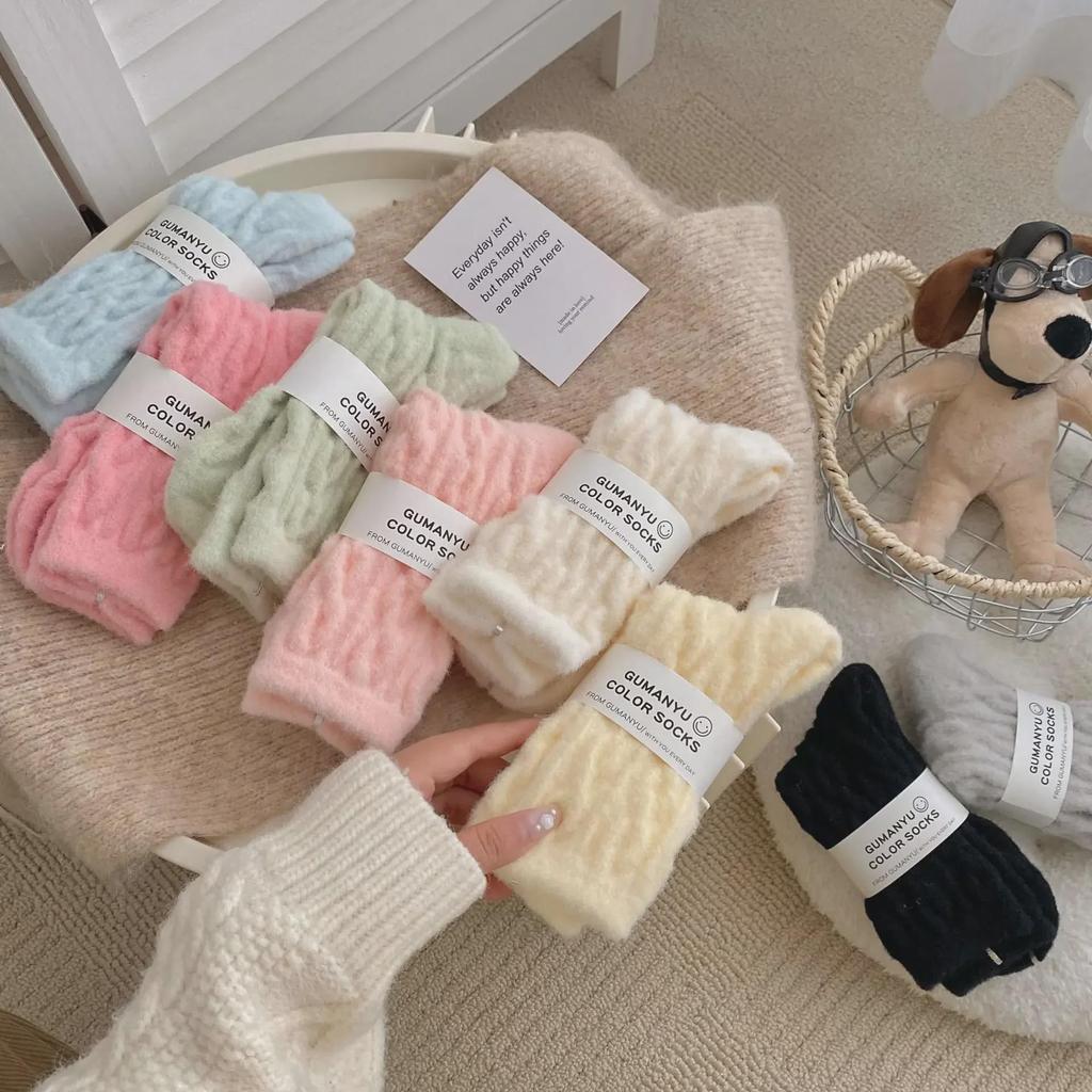 Superweiche Plüsch-Mittelrohrsocken für Damen - Trendige, dicke, warme und kuschelige Boden- oder Schlafsocken für Herbst und Winter.