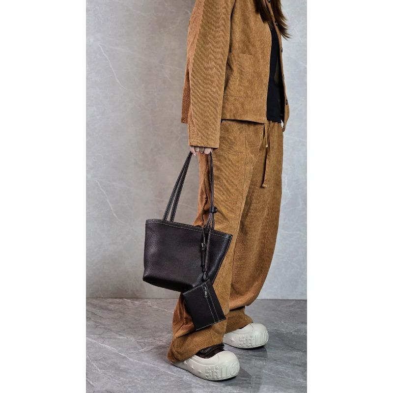 Autumn and winter new Korean simple large-capacity tote bag niche design first-layer cowhide bucket bag shoulder armpit bag
