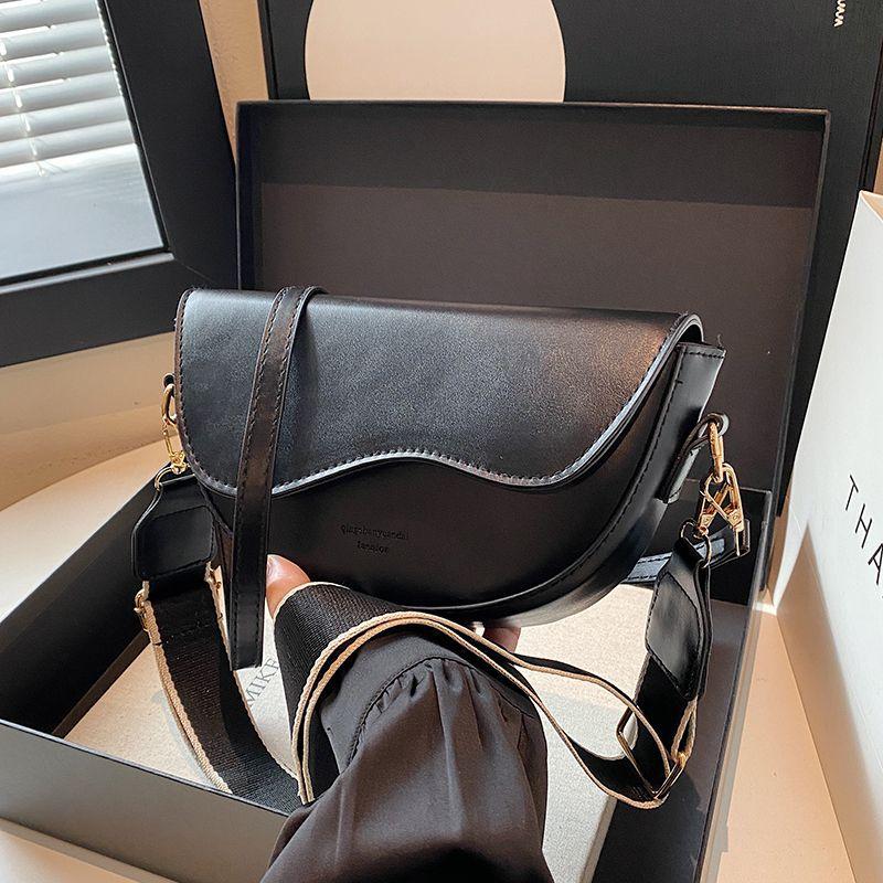 Premium Sense Bag Women's New Popular Leather Surface Shoulder Armpit Bag Niche Broadband Messenger Bag Versatile Advanced