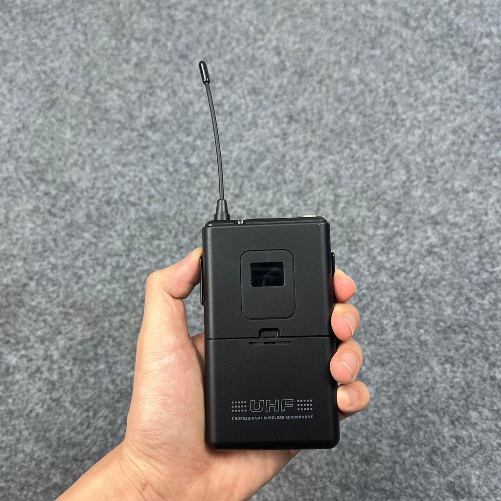 Wireless Lavalier Microphone Set: One-to-Four Configuration, In Stock