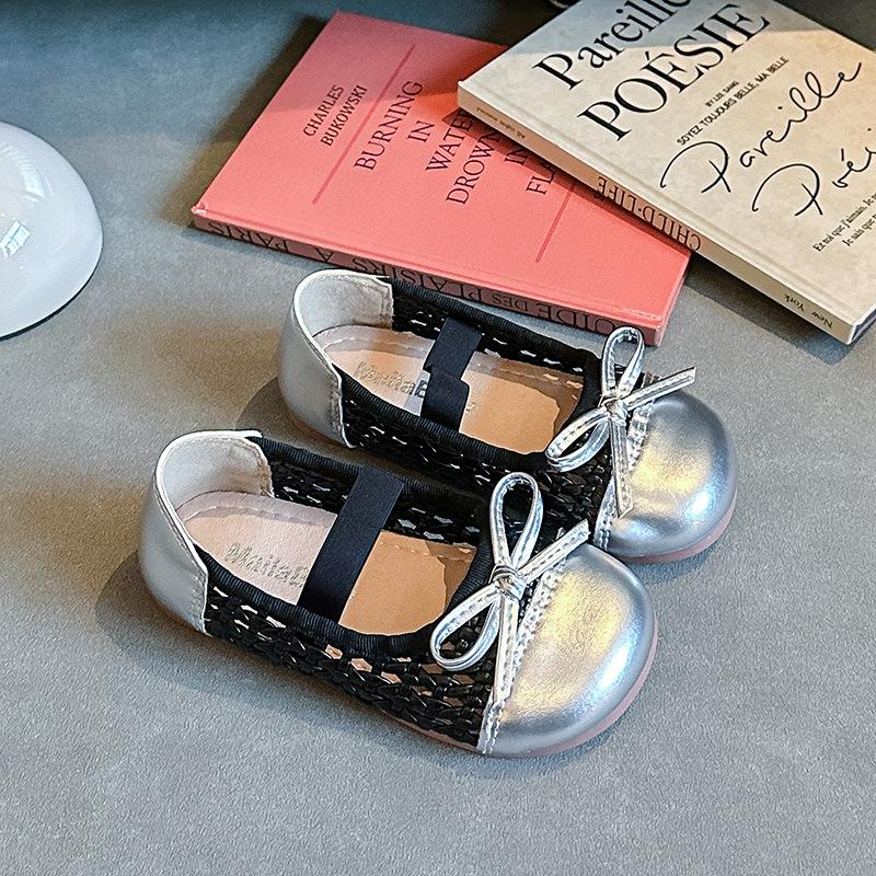 

Girls hollow small leather shoes summer 2025 new breathable versatile bow princess shoes Korean version of foreign style single shoes 21-25 yards whole box shot 50 pairs