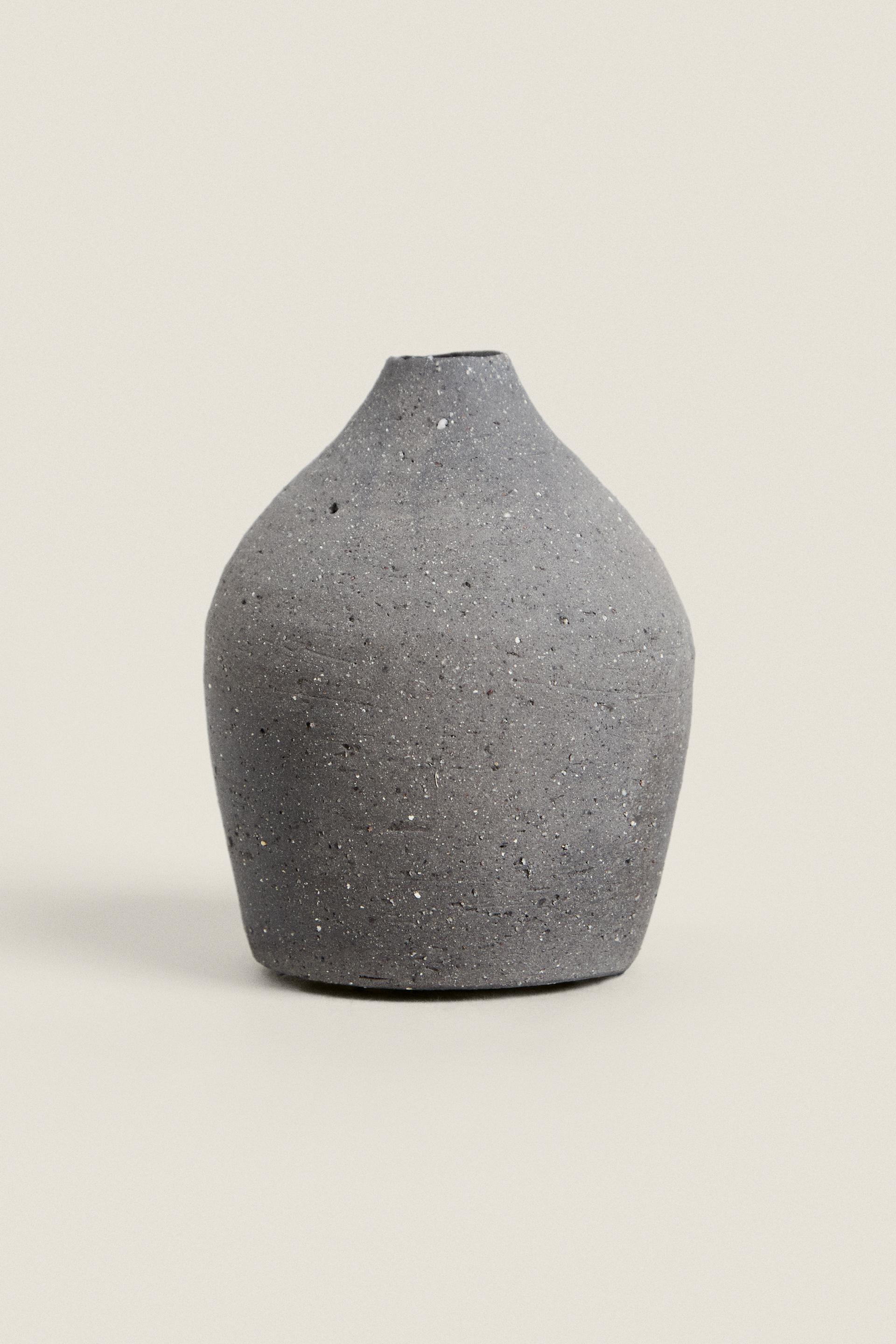

BLACK STONEWARE VASE