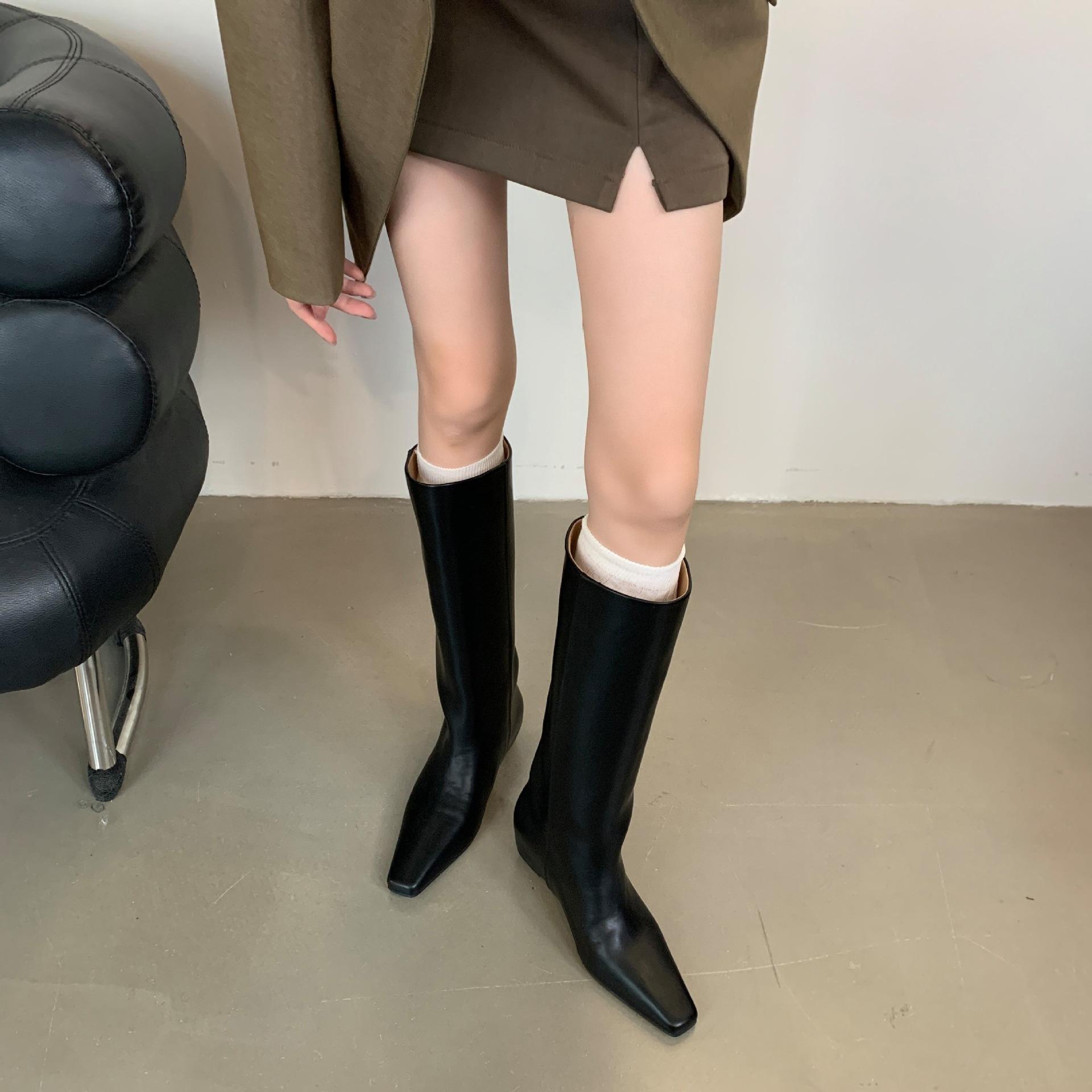 

2025 autumn and winter new black retro boots women s pointed boots but knee high boots straight knight boots simple 40 темно-коричневого