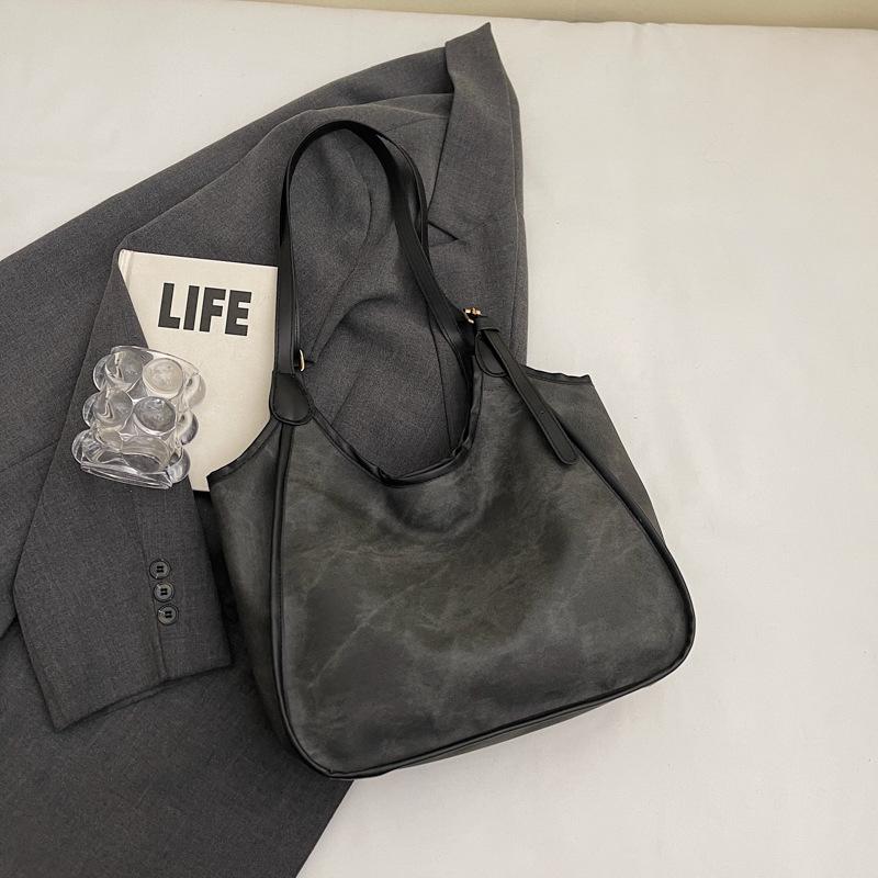 High-value large-capacity handbag 2025 winter new underarm tote bag for women