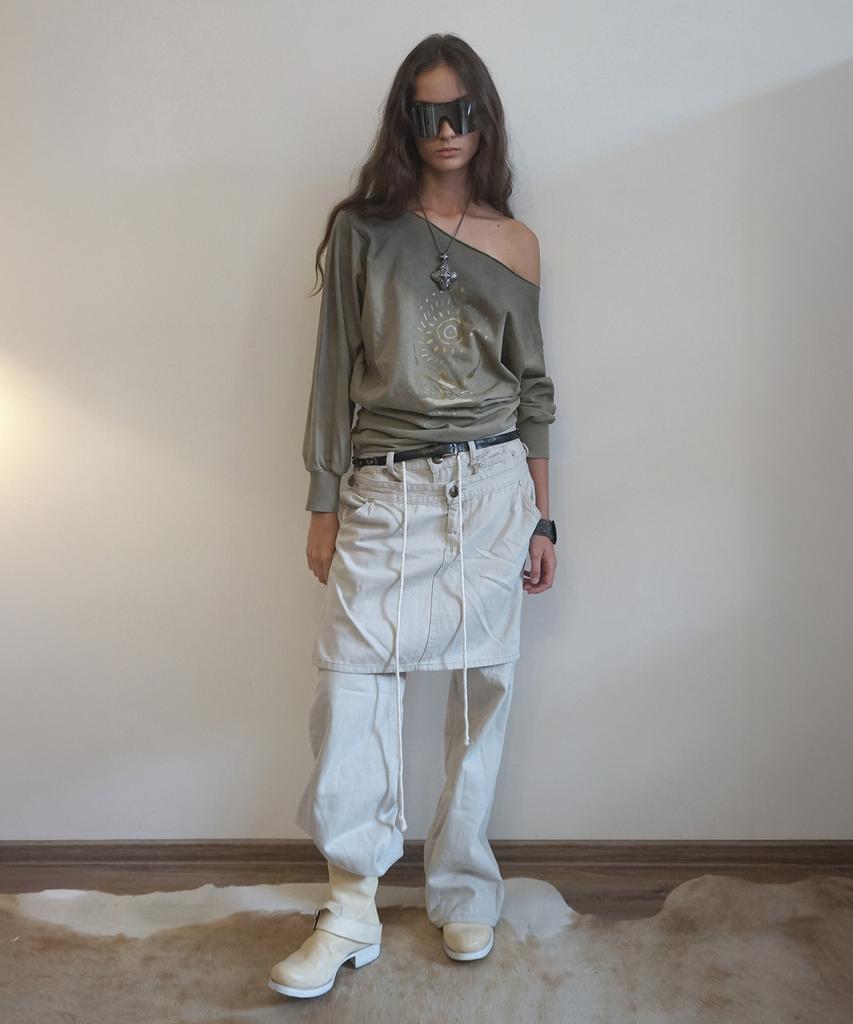 SCULPTOR Boho Washed Off-Shoulder Tee Khaki