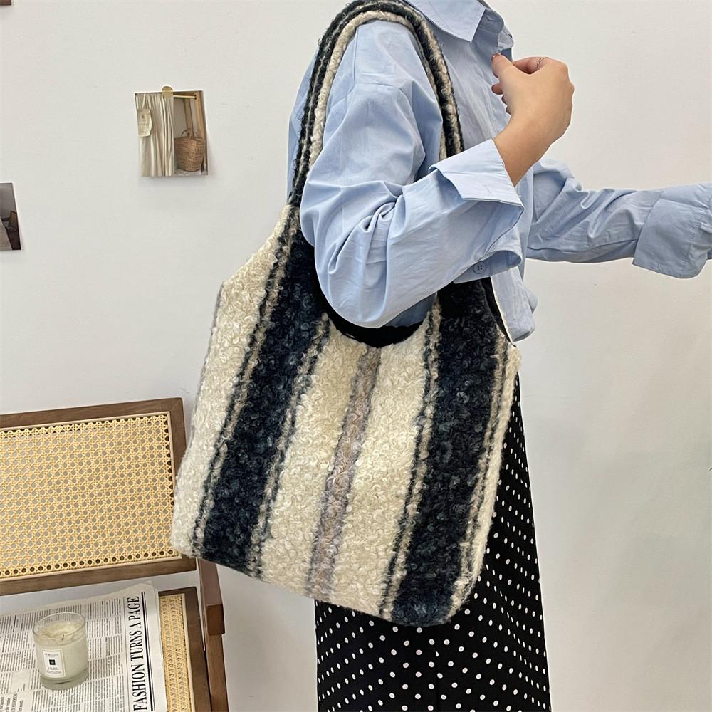 Cozy And Versatile Large Capacity Fluffy Checkered Handbag Perfect For Street Style