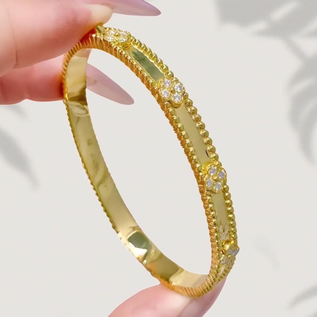 Cross Flower Zircon Bracelet: Light Luxury Mother-of-Pearl Four-Leaf Clover Jewelry