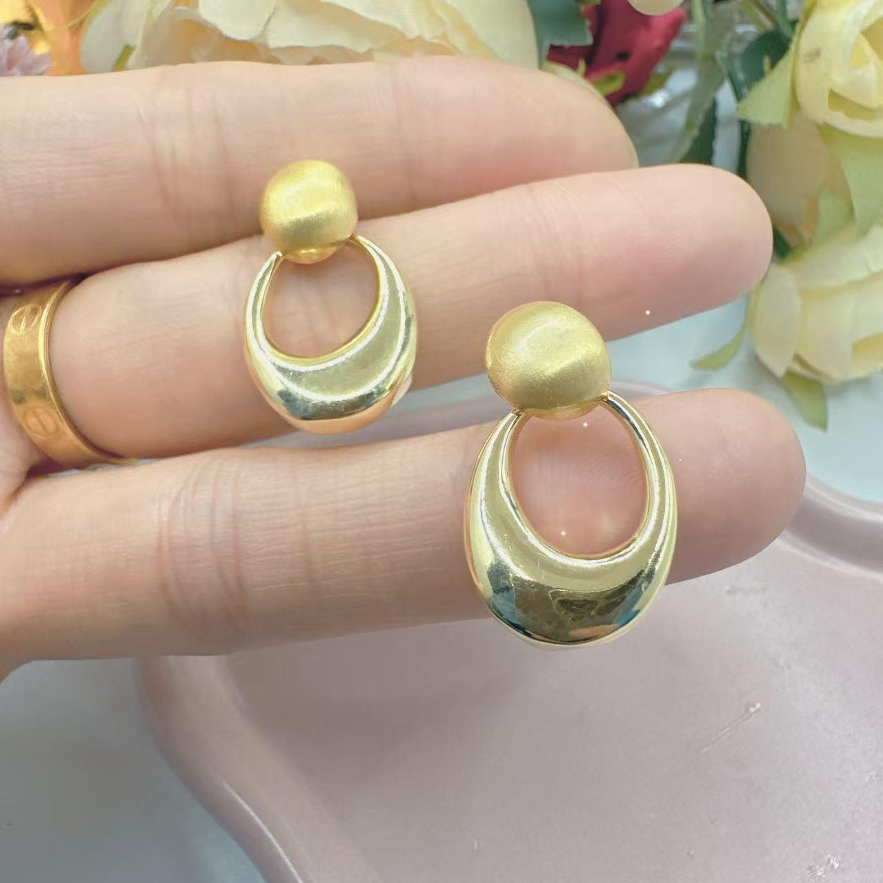 French Retro Oval Cutout Metal Earrings – Luxury High-End Fashion Jewelry for Women Eco-friendly Plating