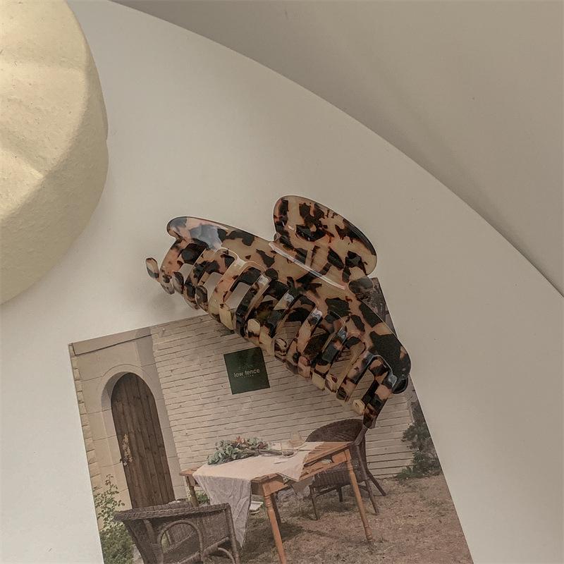 Korean Imitation Acetate High-End Shark Hair Clip - Elegant Hair Accessory for Stylish Looks