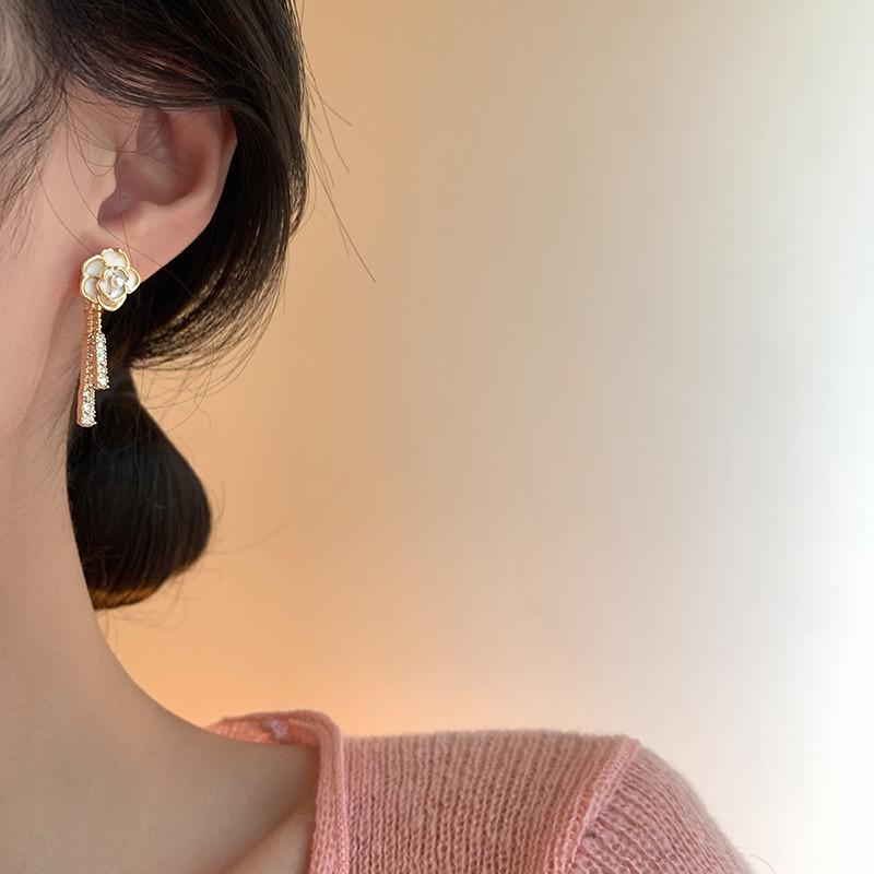 Rhinestone Butterfly Tassel Asymmetrical Earrings – Elegant Minimalist Light Luxury Design