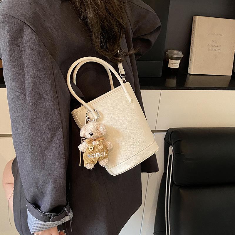 Hand Carry Fashion Casual Bag Women's 2025 New Retro Trend Versatile Bucket Bag Niche Shoulder Women's Bag