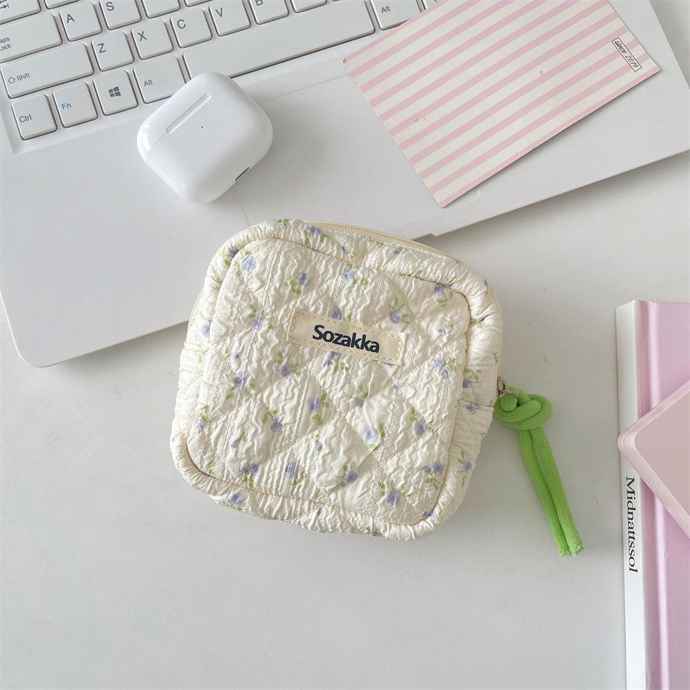 Large Capacity Cartoon Girl Menstrual Pad Storage Pouch