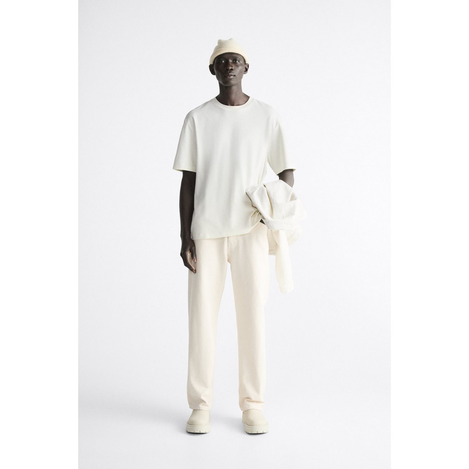 

T-SHIRT WITH THERMO-SEALED FINISH