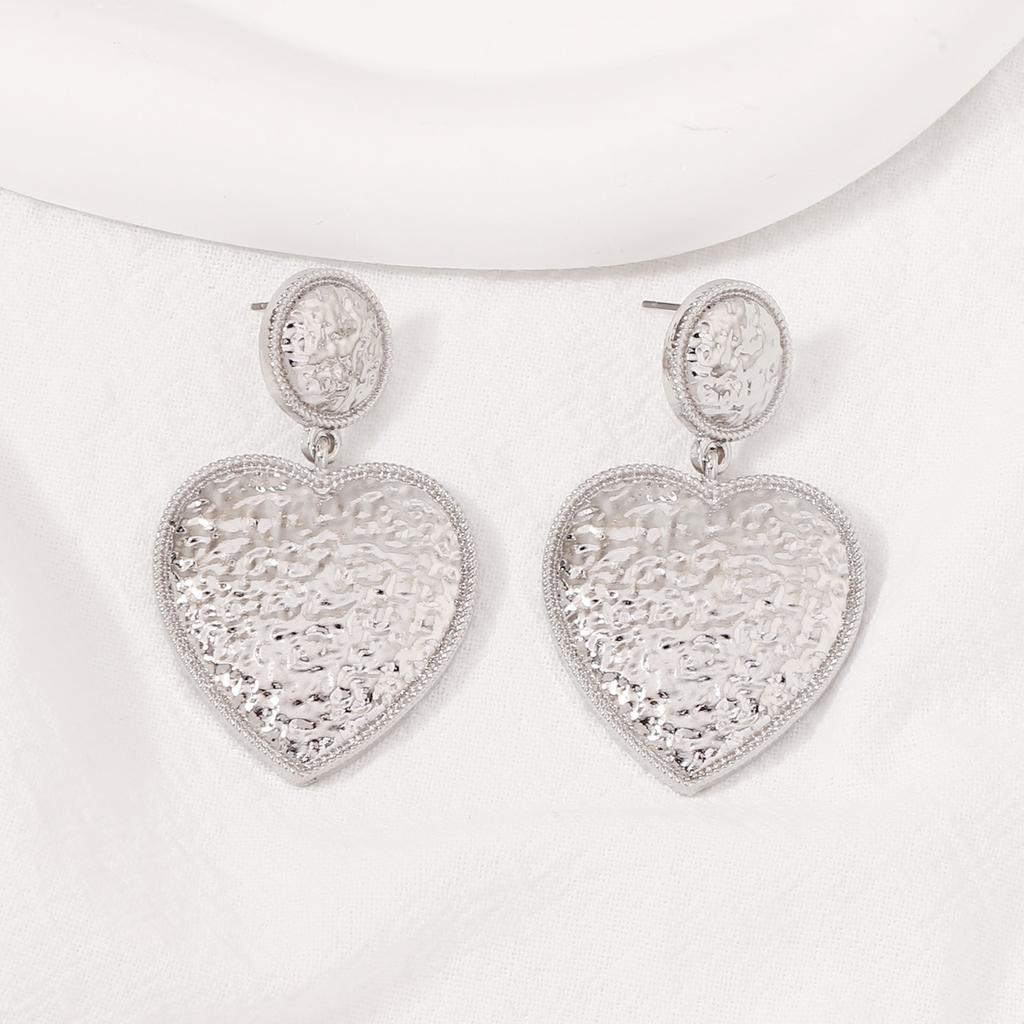 New Heart-shaped Alloy, Light Luxury, Versatile, Trendy and Fashionable Earrings for Women
