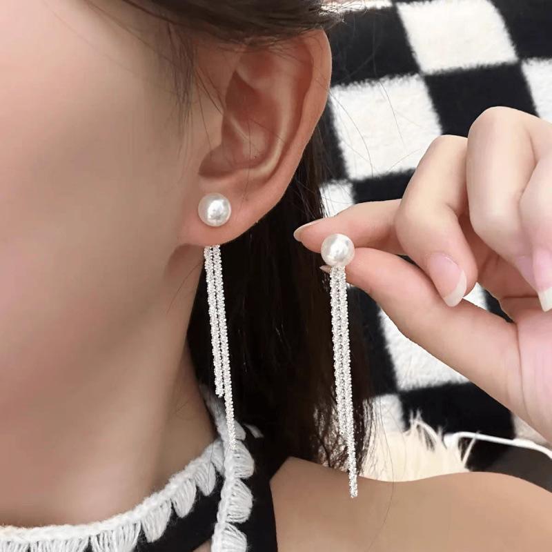 

111 silver needle high-end temperament pearl stud earrings for women, fashionable and atmospheric broken silver fringed earline versatile earrings белый