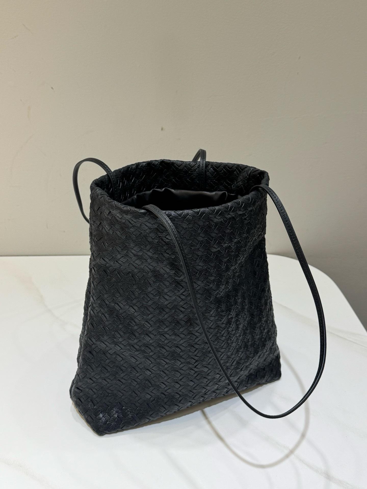 

Minimalist Style Knitting Bag Women s 2025 New High-End Sense Small Crowd Single Shoulder Bag Easy-to-Carry Bag With Soft Lambskin Lining 26x10x29cm чёрный