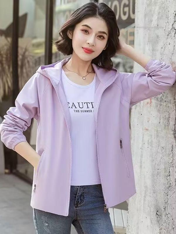Women's Korean-Style Hooded Windbreaker - Casual, Loose-Fit, Windproof Jacket for Spring & Autumn.