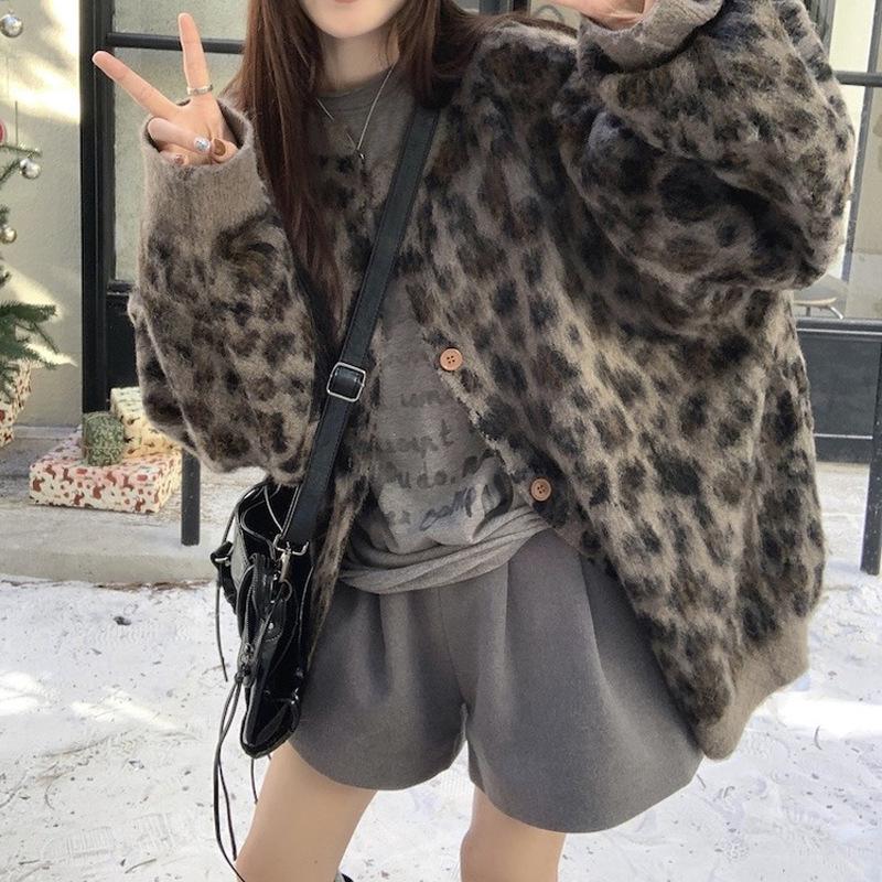 Women's Retro Leopard Knit Cardigan: Thick Leopard Coat for 2025 Autumn/Winter