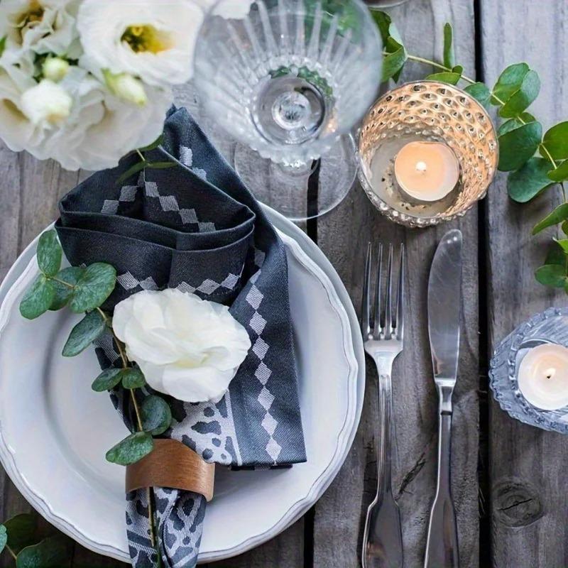 Wood Napkin Rings Dining Table Napkin Holder Decorative Holiday Napkin Rings for Wedding Party Dinner Table Decoration