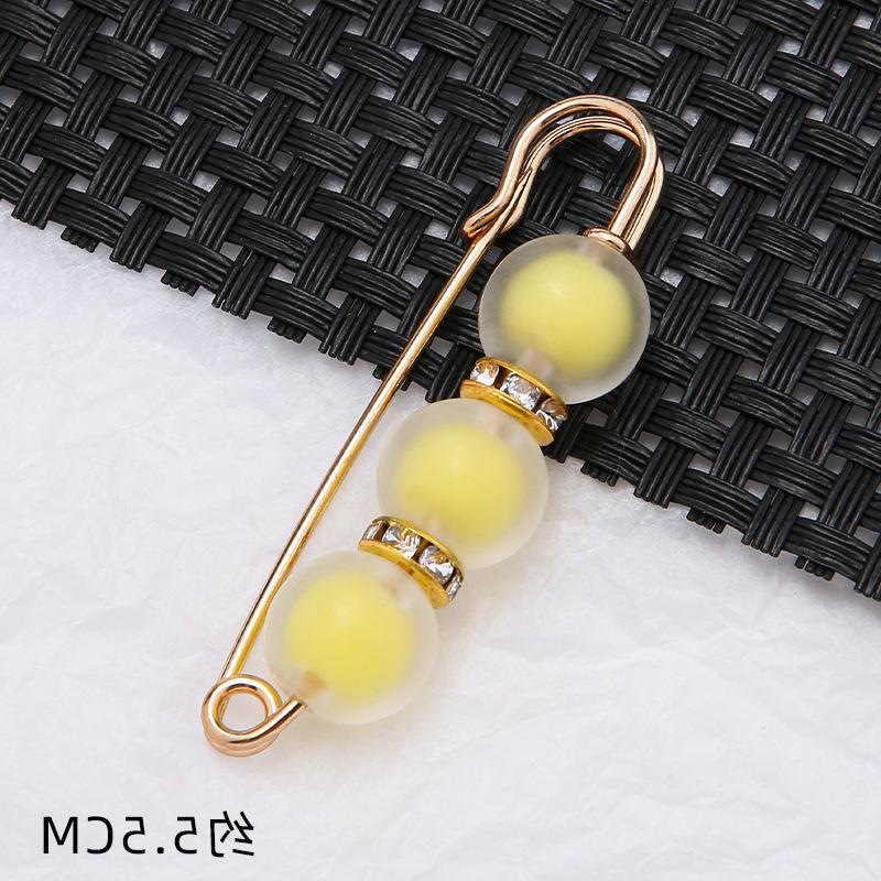 Waist Pin Accessory Brooch for Adjusting Clothing Fit and Preventing Exposure